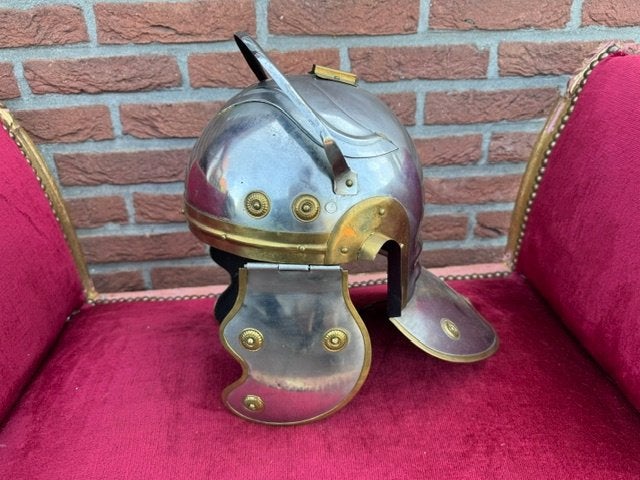 Romeinse helm, draagbaar voor volwassenen, nette staat, Ophalen of Verzenden, Landmacht, Overige gebieden, Helm of Baret