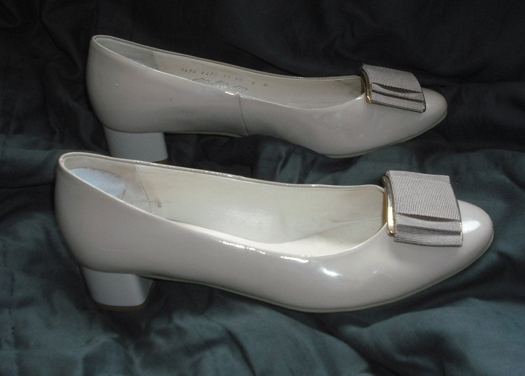 pumps maat 40 met laag hakje merk : Högl, Pumps, Beige, Ophalen of Verzenden, Zo goed als nieuw