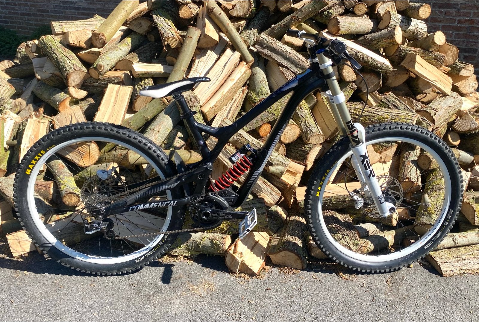 Commencal Supreme Downhill V 4.2 (M) custom, Fietsen en Brommers, Zo goed als nieuw, Schijfrem, Ophalen, Overige merken