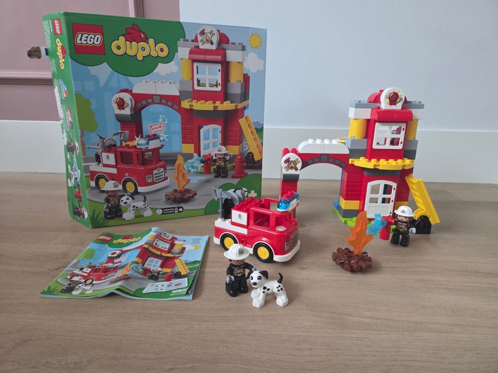 Lego Duplo Brandweerkazerne 10903 Complete Set, Inclusief instructies, Lego, Ophalen of Verzenden, Zo goed als nieuw