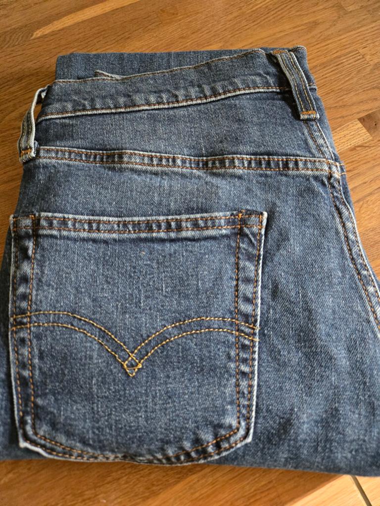 Z.g.a.n Levi jeans L30 W30, Ophalen of Verzenden, Zo goed als nieuw, Maat 46 (S) of kleiner, Blauw