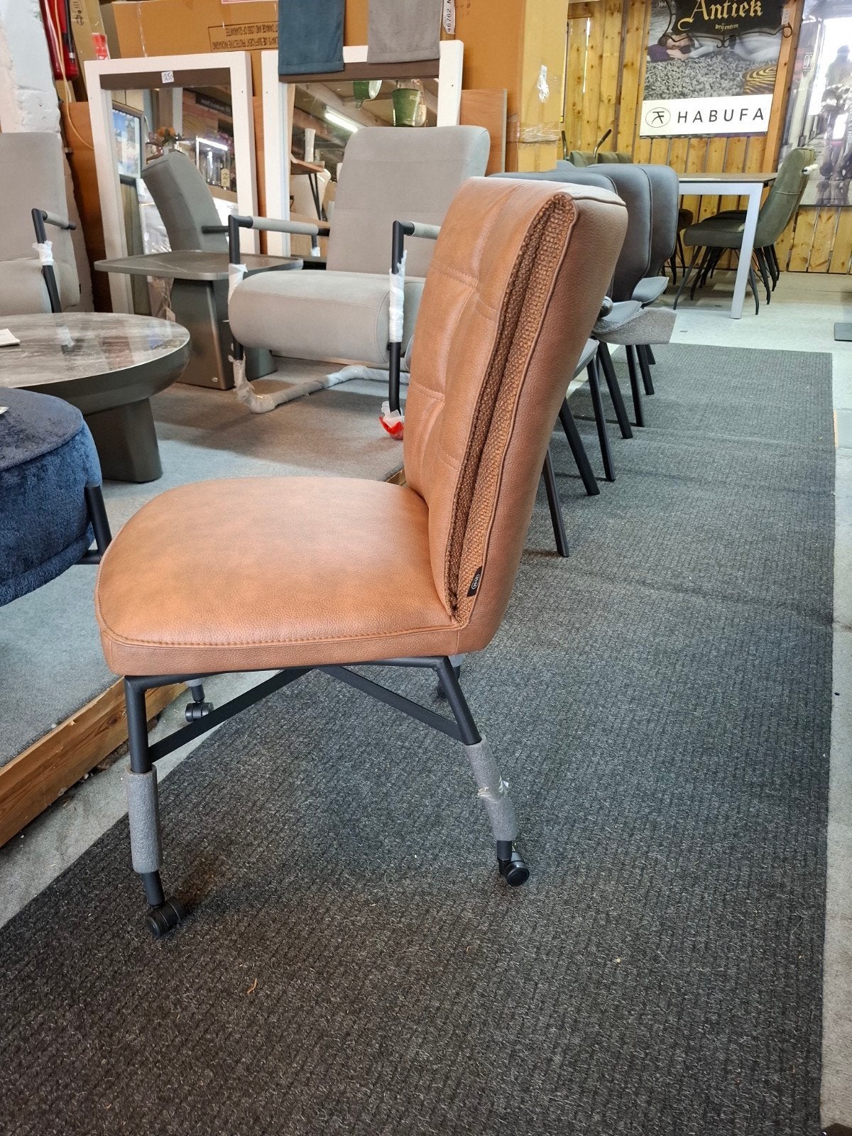 4/8Nieuwe Stoelen, met Wielen en Greep, Cognac+oker Eden H&H, Huis en Inrichting, Stoelen, Ophalen, Bruin, Nieuw, Stof