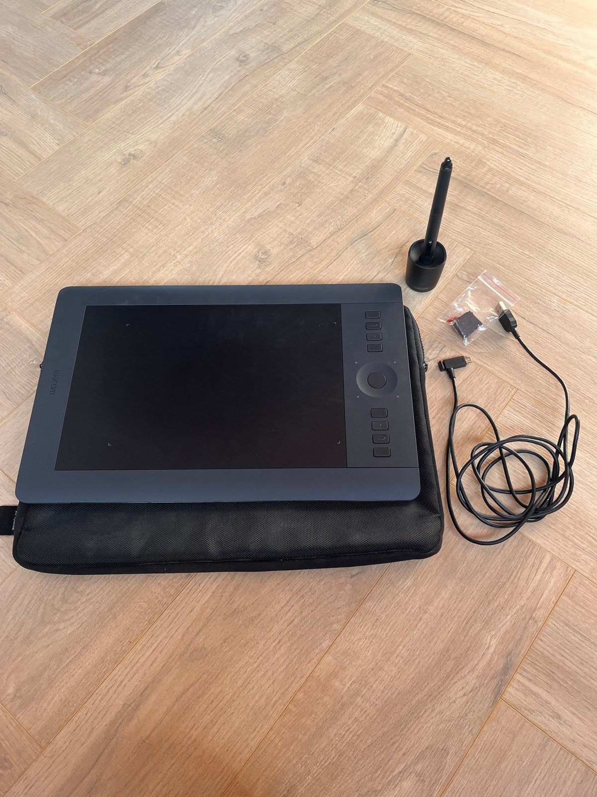 Wacom Intuos Pro Medium PTH-651K Tekentablet met Pen, Ophalen, Multi-touch, Zo goed als nieuw, Draadloos