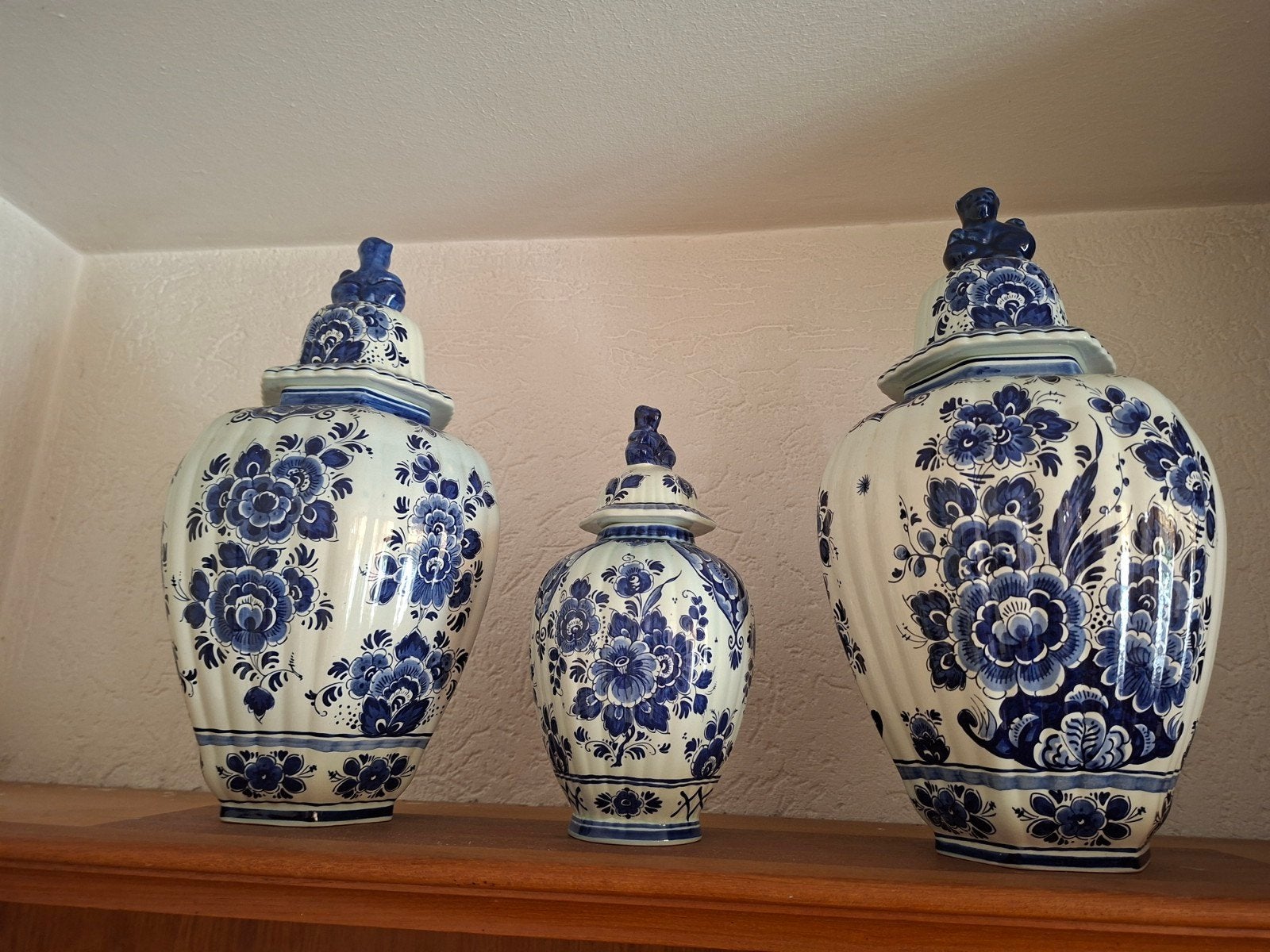 Set van 3 Delfts blauwe (deksel) vazen
Mooie set van drie D, Antiek en Kunst, Ophalen