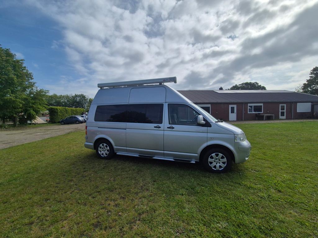 Luxe Vw T5 buscamper ( automaat/ 120.000 km ), Caravans en Kamperen, Automaat, Volkswagen, Tot en met 2, Diesel
