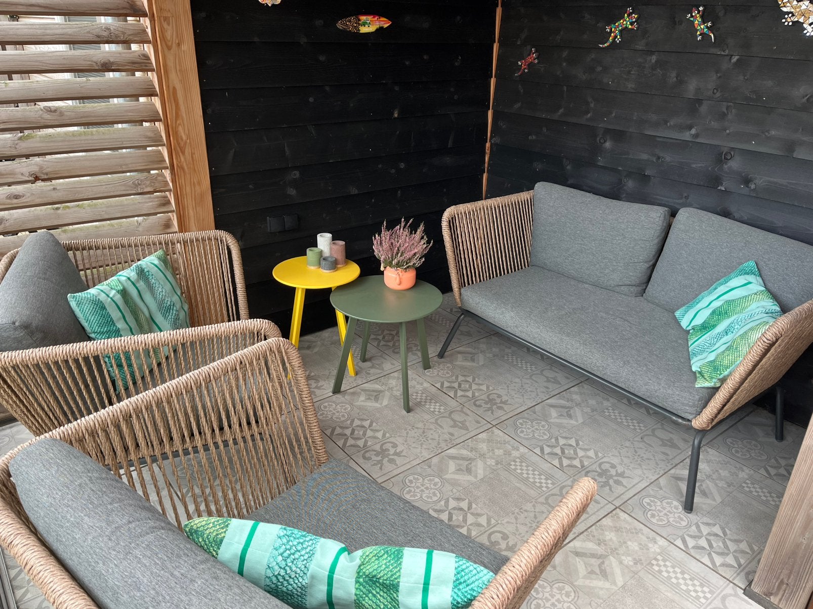 Te koop, wicker loungeset inclusief kussens en tafeltjes, 4 zitplaatsen, Ophalen of Verzenden, Loungeset, Wicker