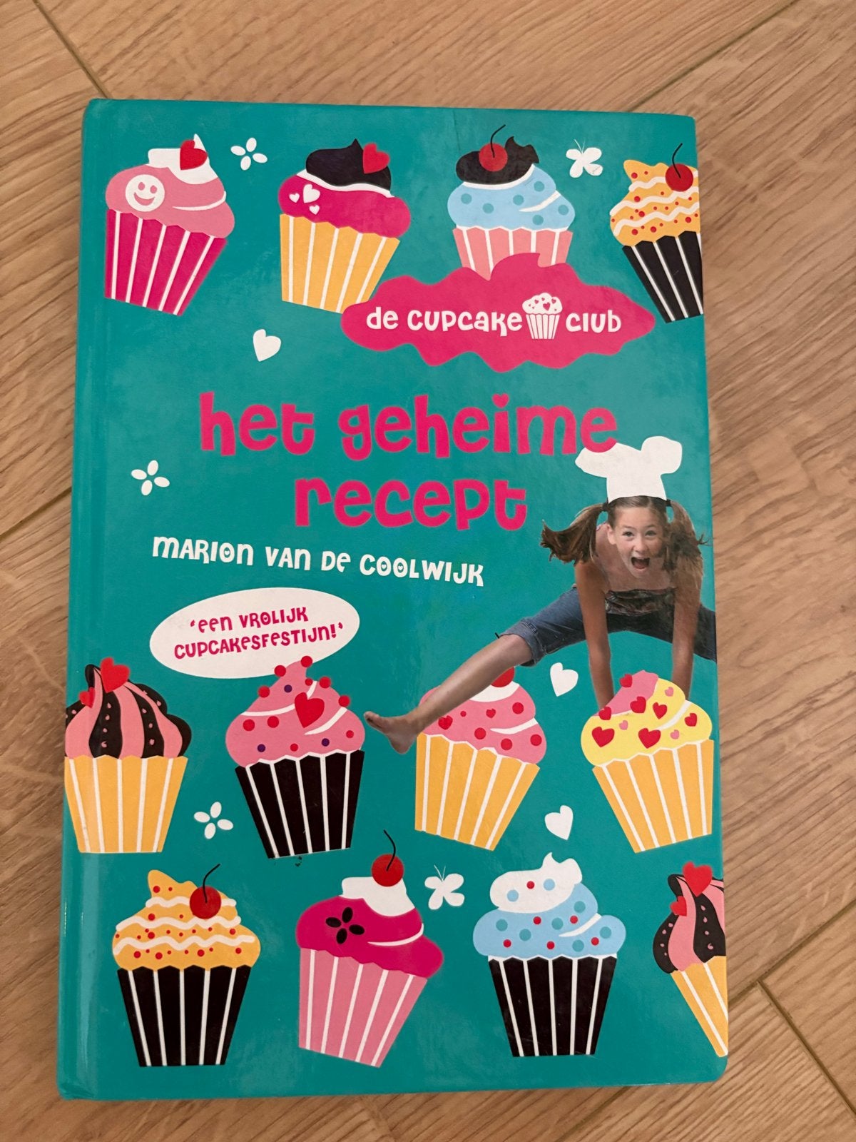 Het geheime recept - De Cupcake Club - Marion van de Coolwij, Ophalen of Verzenden, Zo goed als nieuw, Overige gebieden, Taart, Gebak en Desserts
