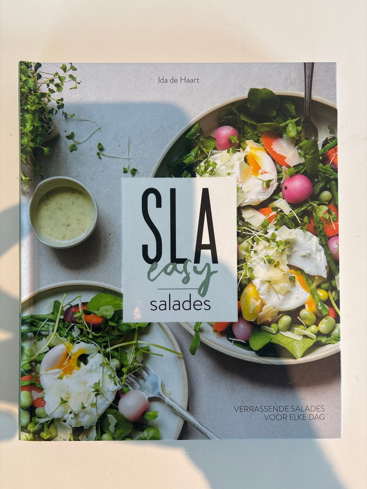 Sla Easy Salades - Verrassende salades voor elke dag, Boeken, Kookboeken, Hoofdgerechten, Ophalen of Verzenden, Zo goed als nieuw