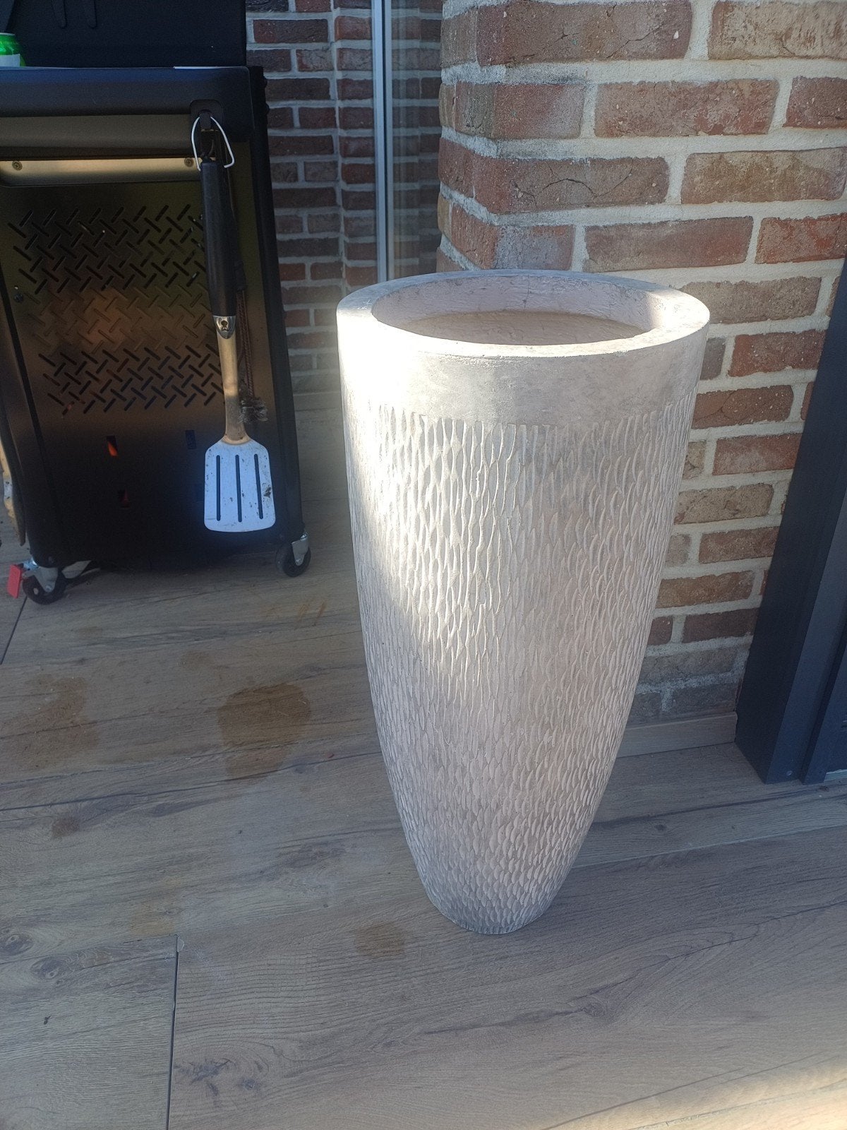 steen plantenbak met reliëf, 25 tot 40 cm, Rond, Ophalen of Verzenden, Zo goed als nieuw