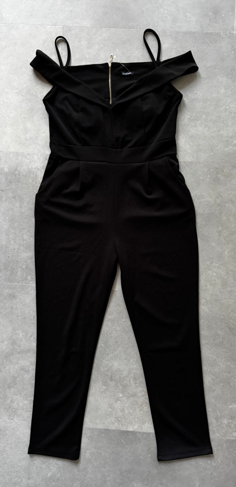 Jumpsuit by Boohoo, Kleding | Dames, Ophalen of Verzenden, Zo goed als nieuw, Maat 46/48 (XL) of groter, Zwart