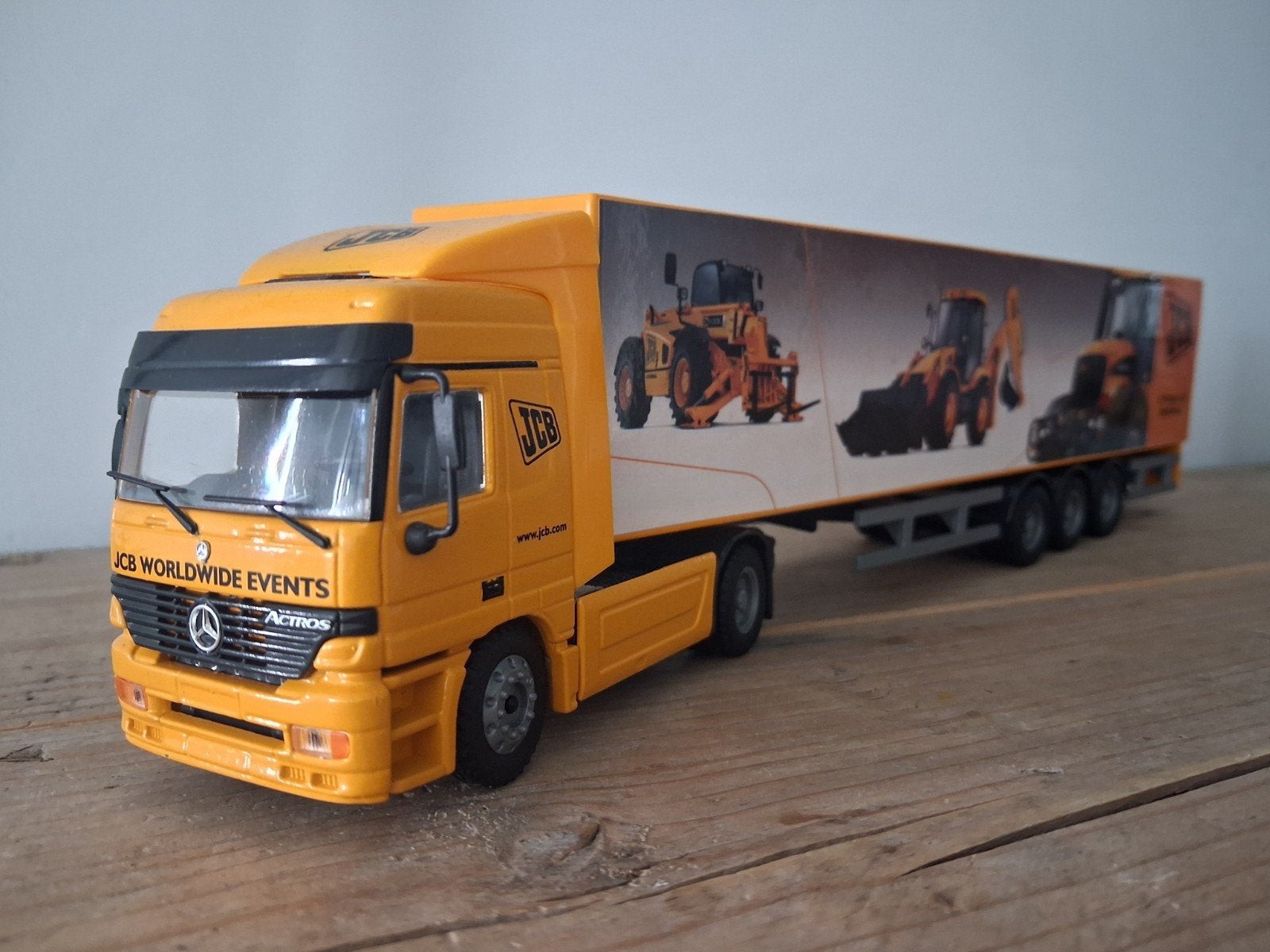 Joal Mercedes-Benz Actros JCB Worldwide Events Truck, Ophalen of Verzenden, Zo goed als nieuw, Bus of Vrachtwagen, Overige merken