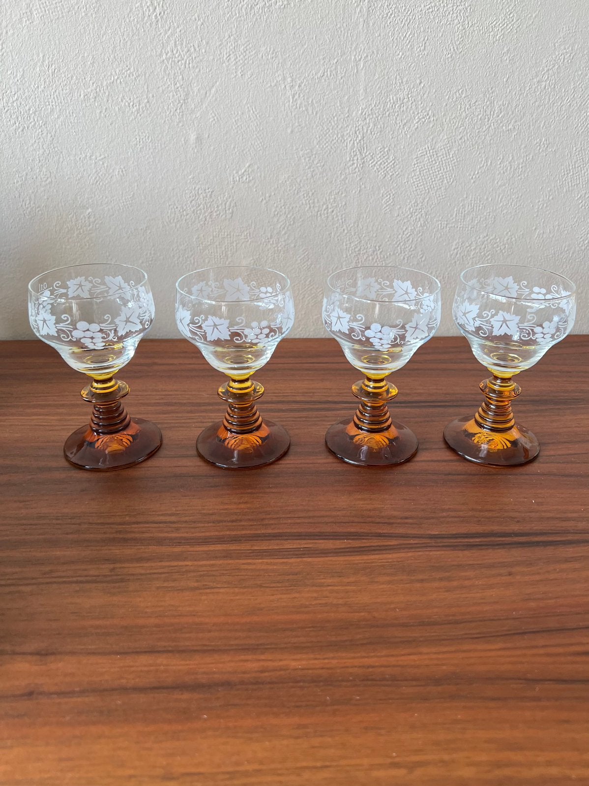 Set van 4 vintage Roemer wijnglazen amberkleurige voet, Verzamelen, Ophalen of Verzenden, Zo goed als nieuw, Overige typen
