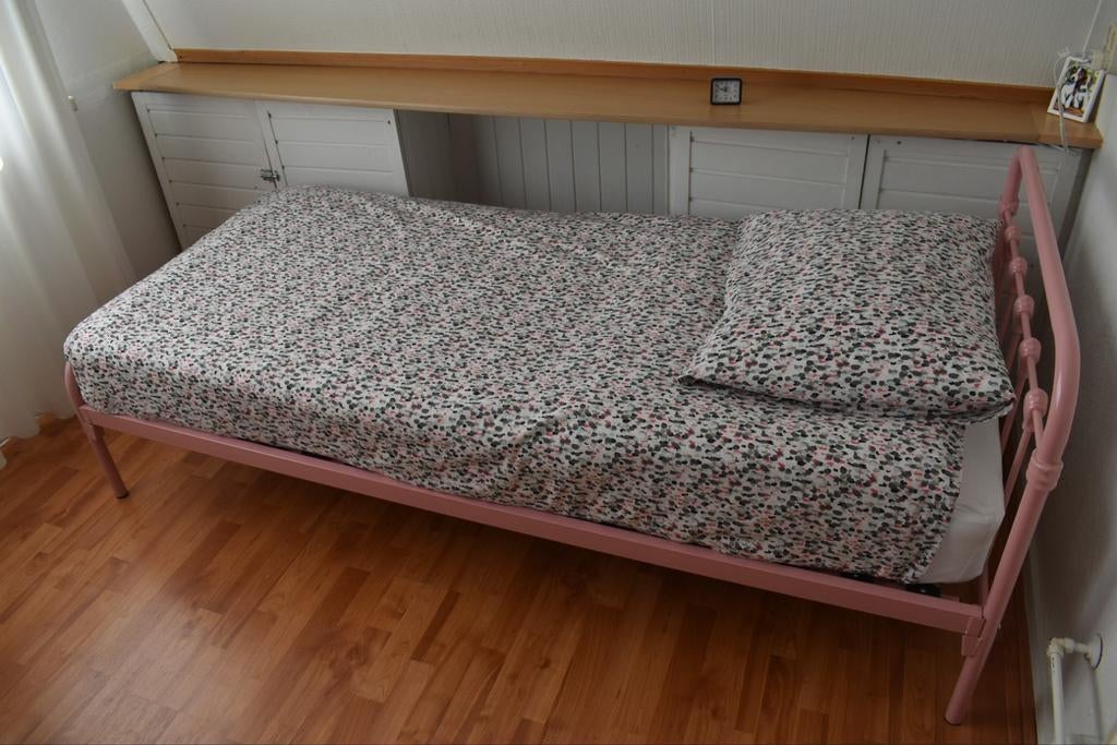Bedframe metaal roze inclusief lattenbodem, Ophalen, 90 cm, Eenpersoons, Nieuw