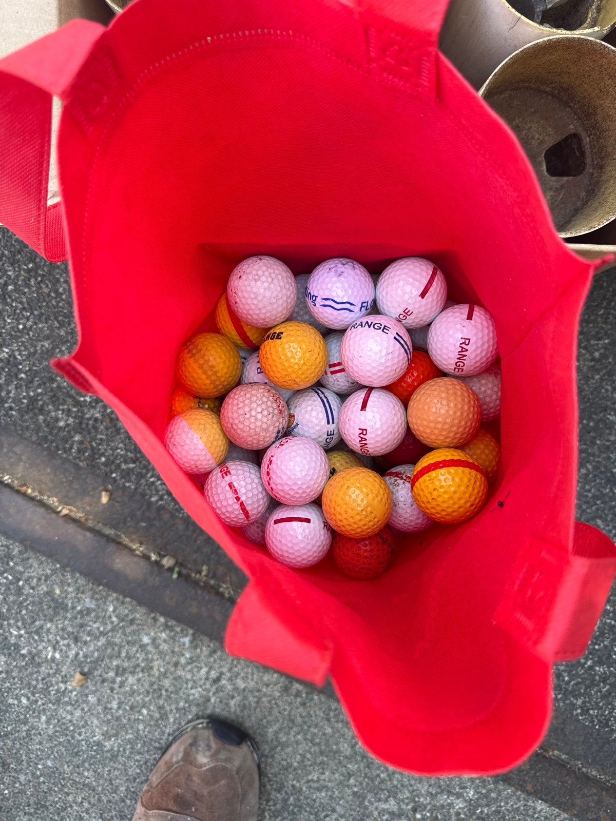 Tas met diverse driving range golfballen, Ophalen, Gebruikt, Bal(len), Overige merken