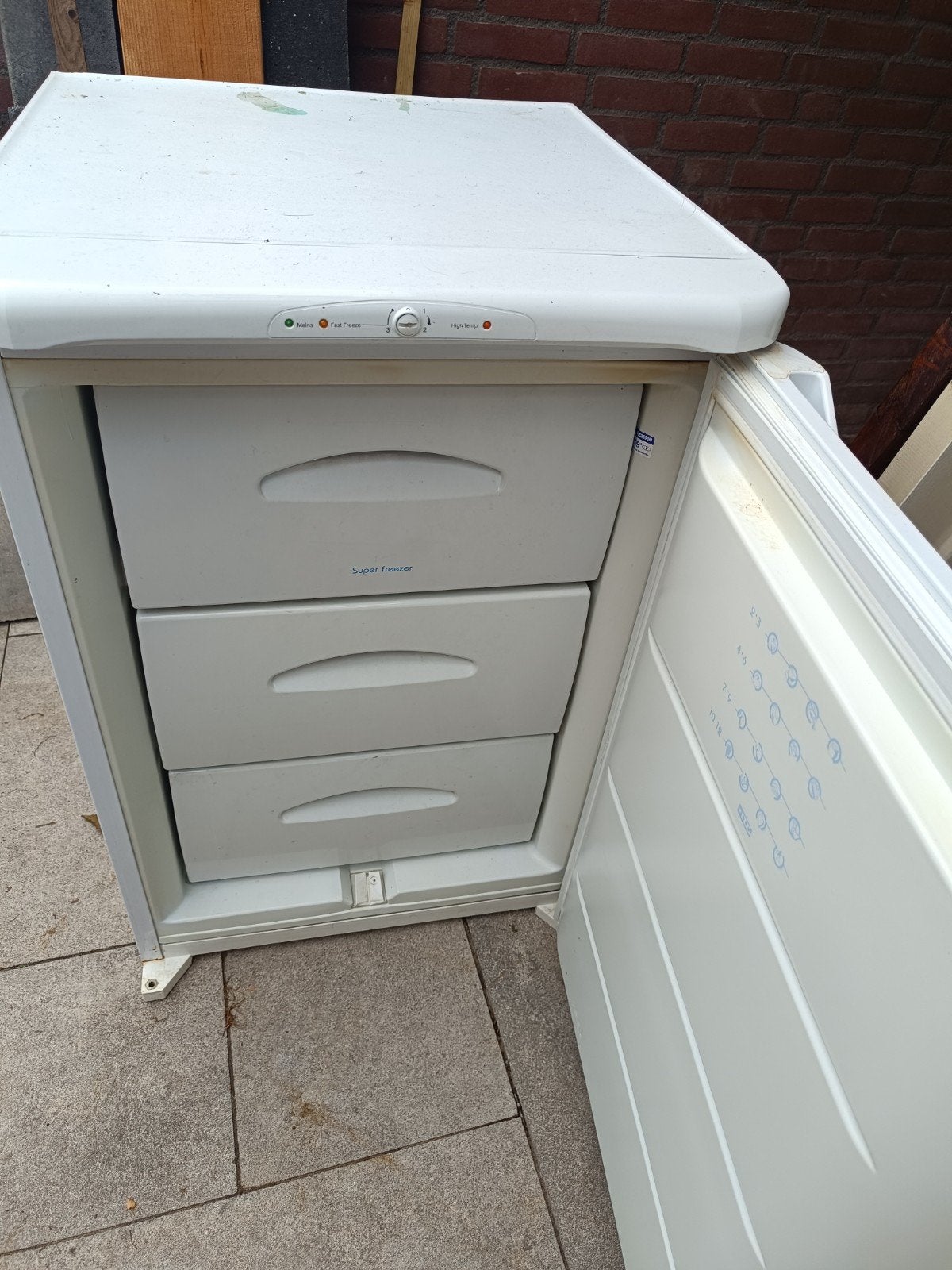 Indesit Diepvrieskast - Compact en Praktisch, Gebruikt, Minder dan 60 cm, Ophalen of Verzenden, Vrijstaand