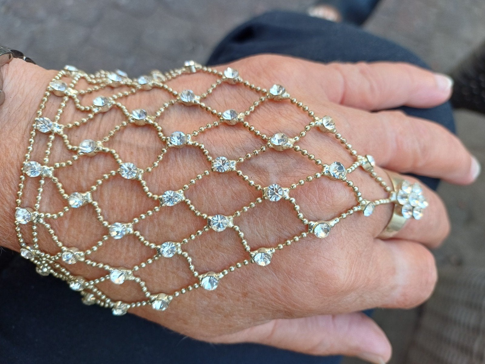 Gouden Handsieraad met Strass en Ring - Elegant & Feestelijk, Overige materialen, Ophalen of Verzenden, Zo goed als nieuw, Goud
