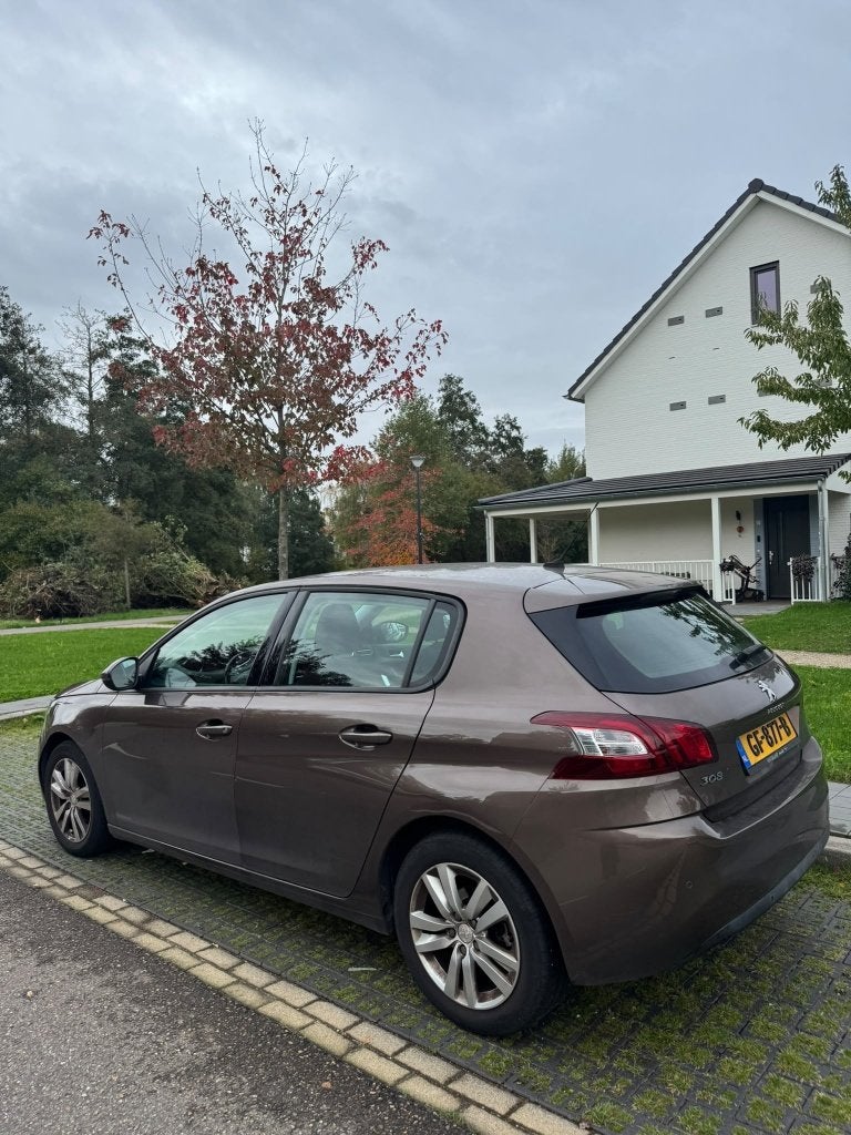 Peugeot 308 1.2VTI 60/82 5-D 2015 Bruin, Voorwielaandrijving, Stof, 40 €/maand, 750 kg