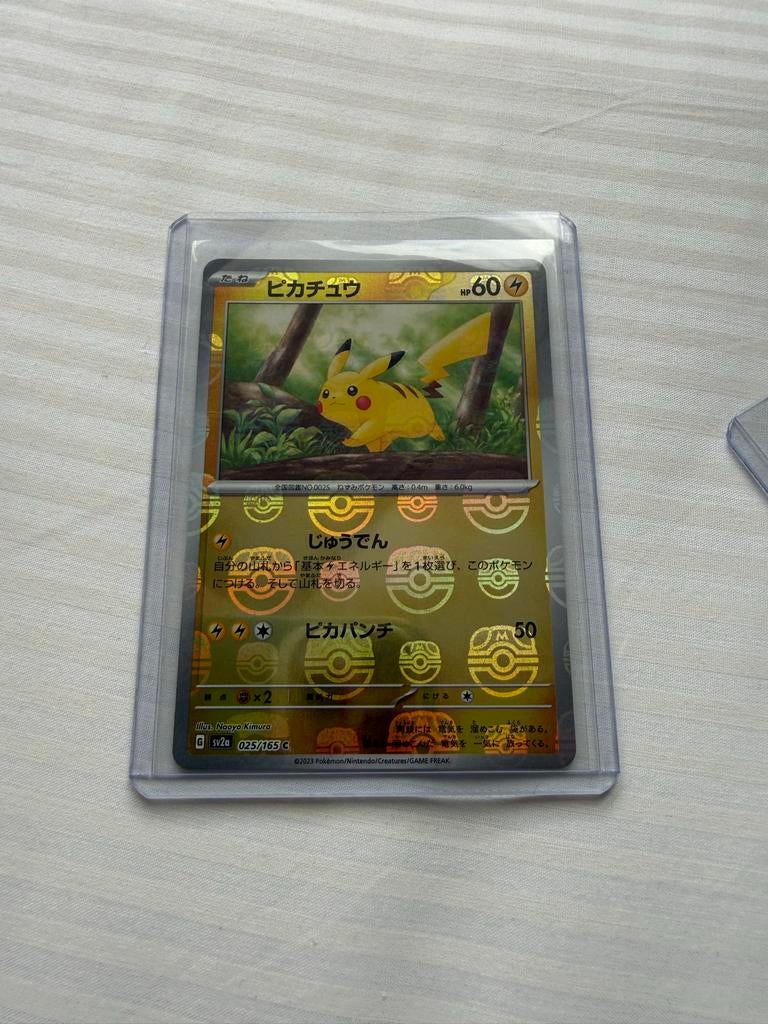 Pikachu master ball (xsv2a 025/165) - Pokémon Kaart, Ophalen, Zo goed als nieuw, Losse kaart, Foil