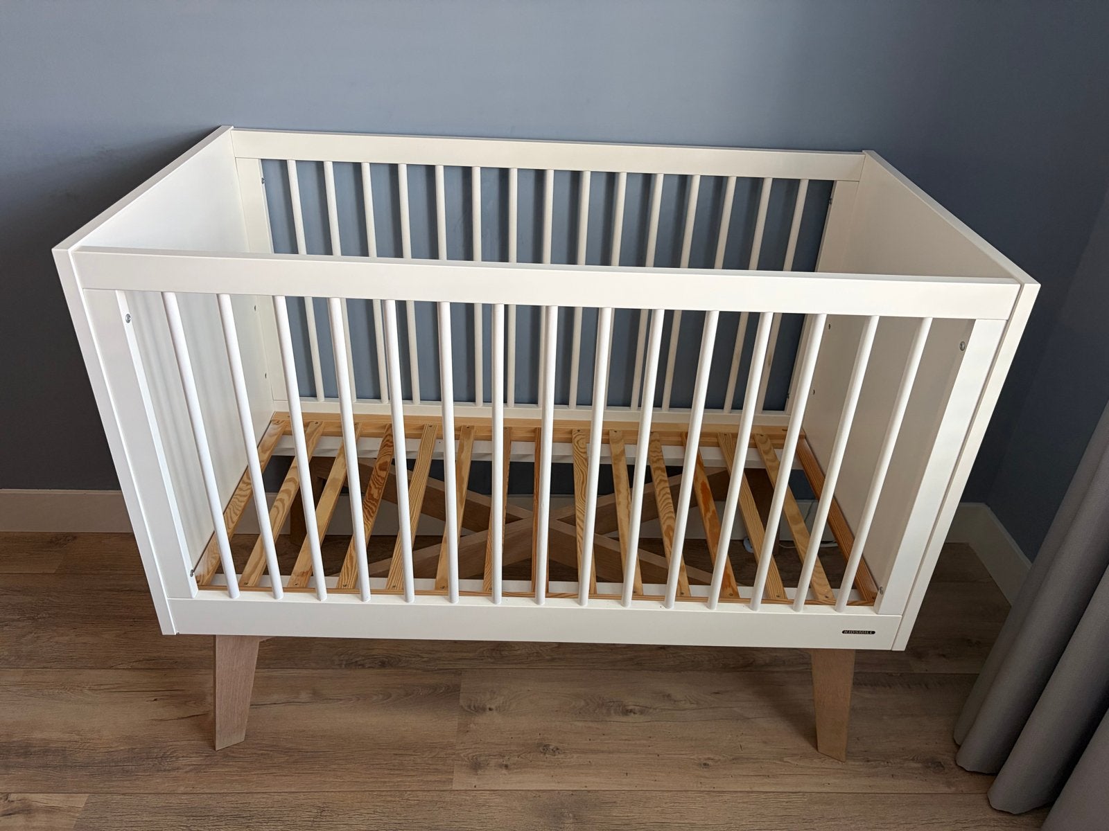 Kidsmill Sixties Babybed Wit Mat / Naturel 60x120 cm, Ophalen, Gebruikt, Ledikant