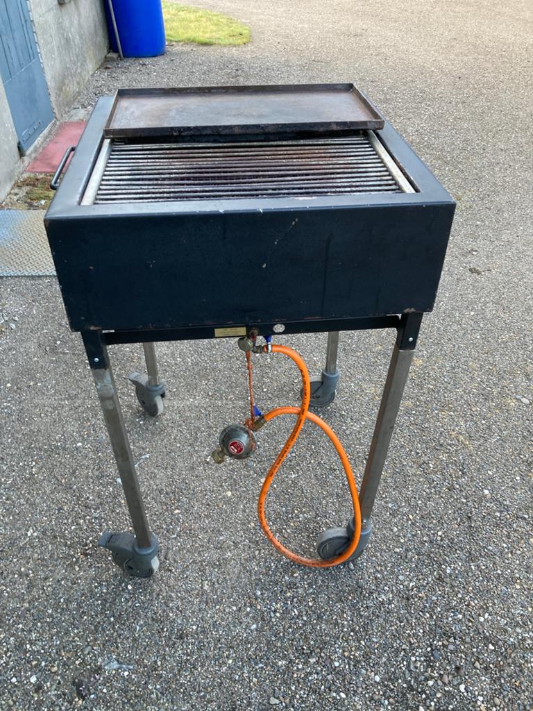 Robuuste gasbarbecue op wielen met bakplaat, Tuin en Terras, Ophalen of Verzenden, Gebruikt