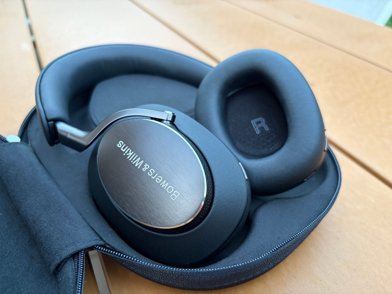 Bowers & Wilkins PX8 Noise Cancelling Koptelefoon