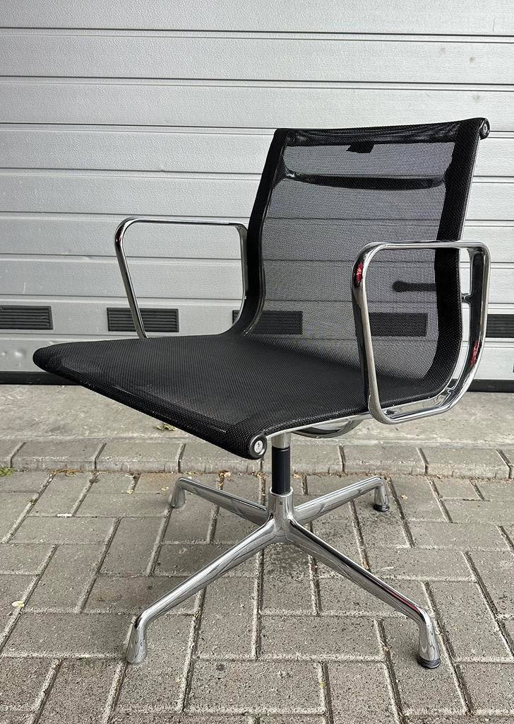 3x Vitra EA108 design stoelen, Ophalen, Zo goed als nieuw, Zwart