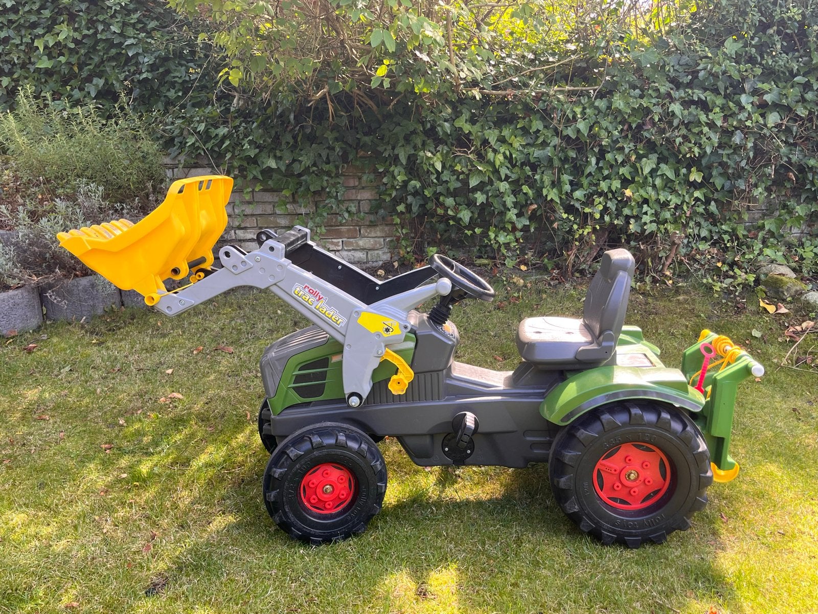 Fendt 211 Vario traptractor met voorlader en aanhanger, Ophalen, Gebruikt, Trapvoertuig