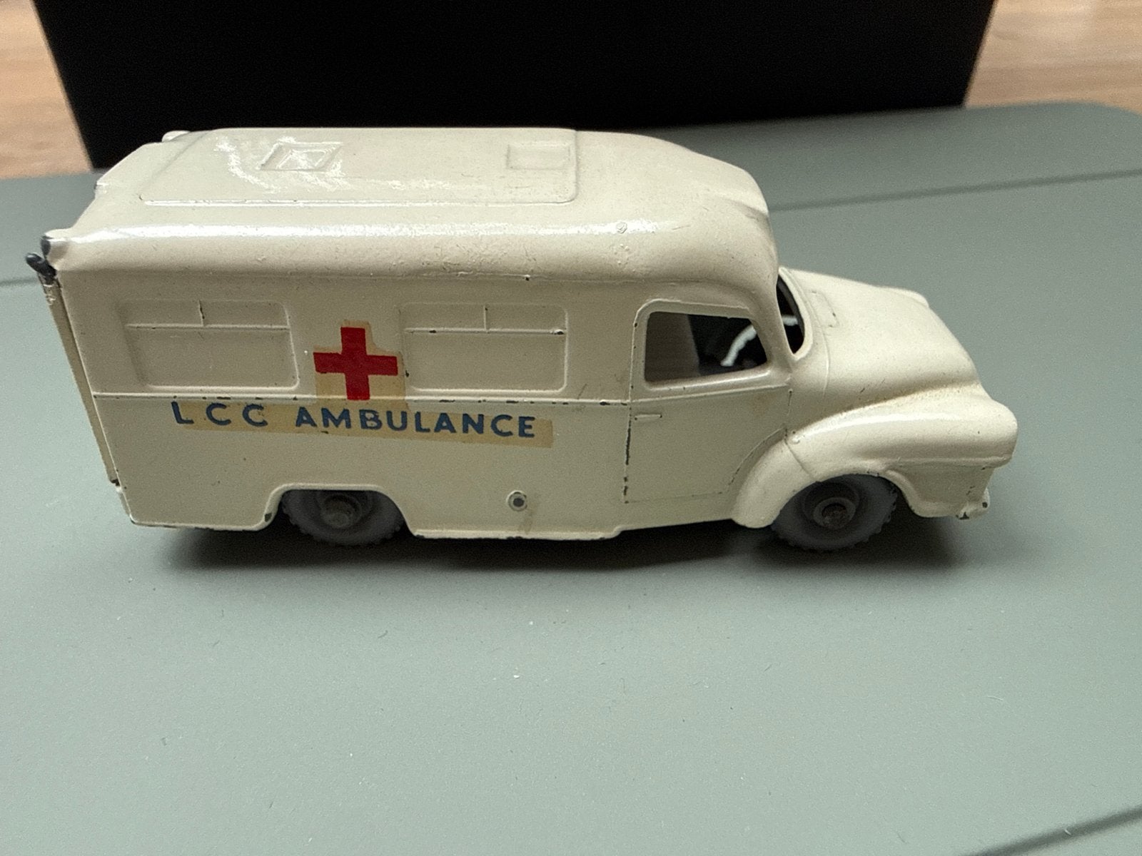 Vintage LCC Ambulance speelgoedauto, Ophalen of Verzenden, Gebruikt, Overige typen
