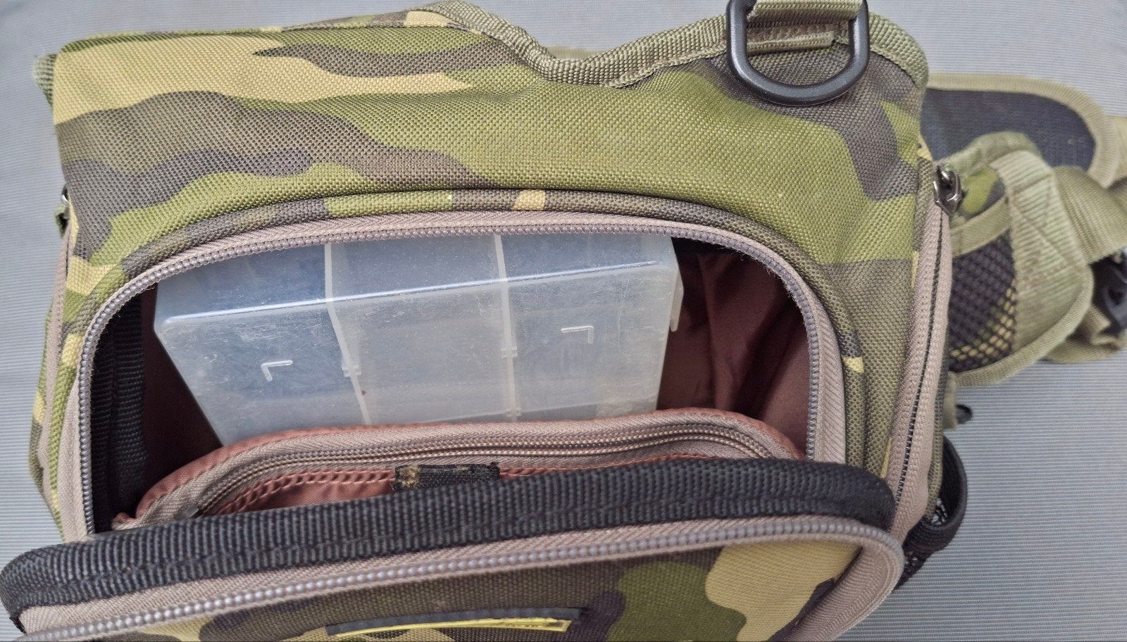 SPRO Camouflage Vissers Tas - Schoudertas voor Visgerei, Ophalen of Verzenden, Gebruikt, Koffer of Tas