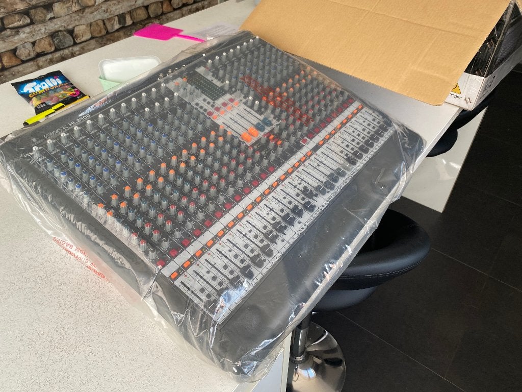 Behringer Xenyx XL2400 24 Kanaalmixer NIEUW IN DOOS, Ophalen of Verzenden, Nieuw, 20 kanalen of meer, Microfooningang