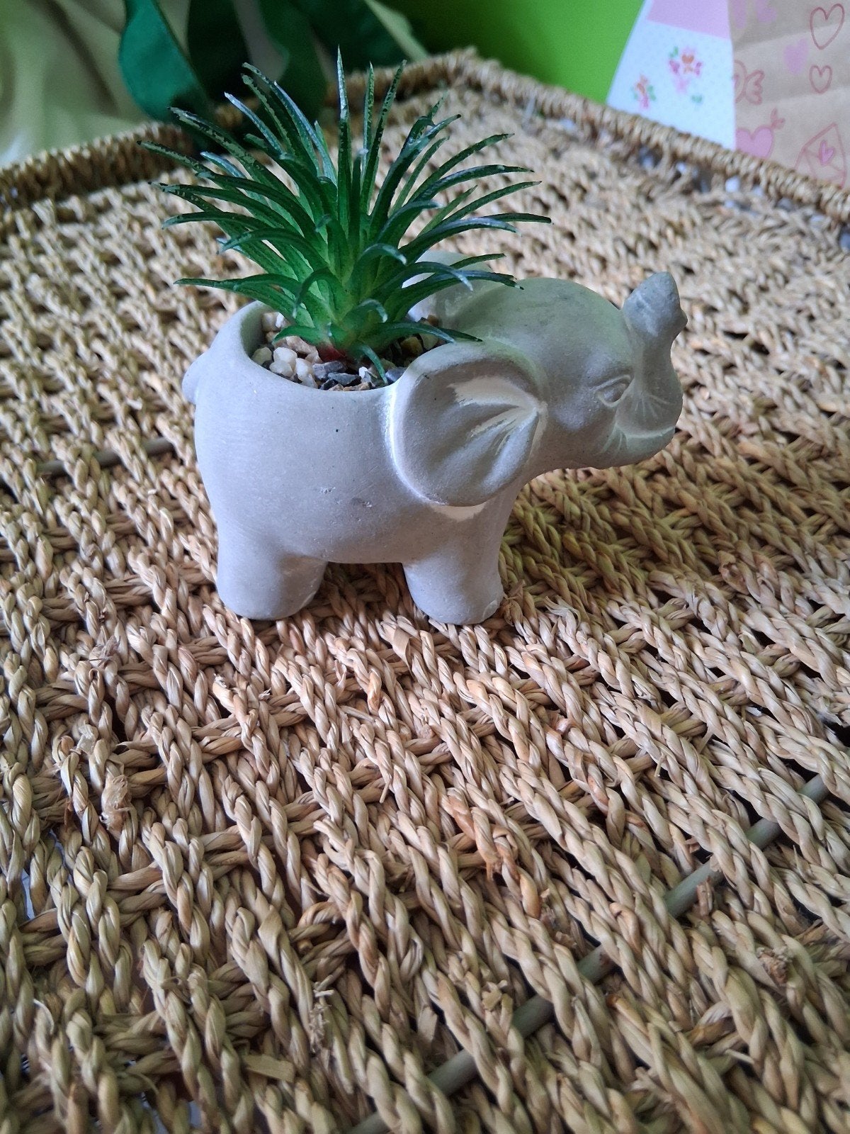 olifant met nep plant, Ophalen of Verzenden, Zo goed als nieuw, Dier