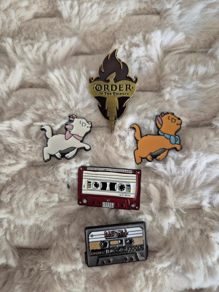 Set van 5 verschillende pins, Verzamelen, Ophalen of Verzenden