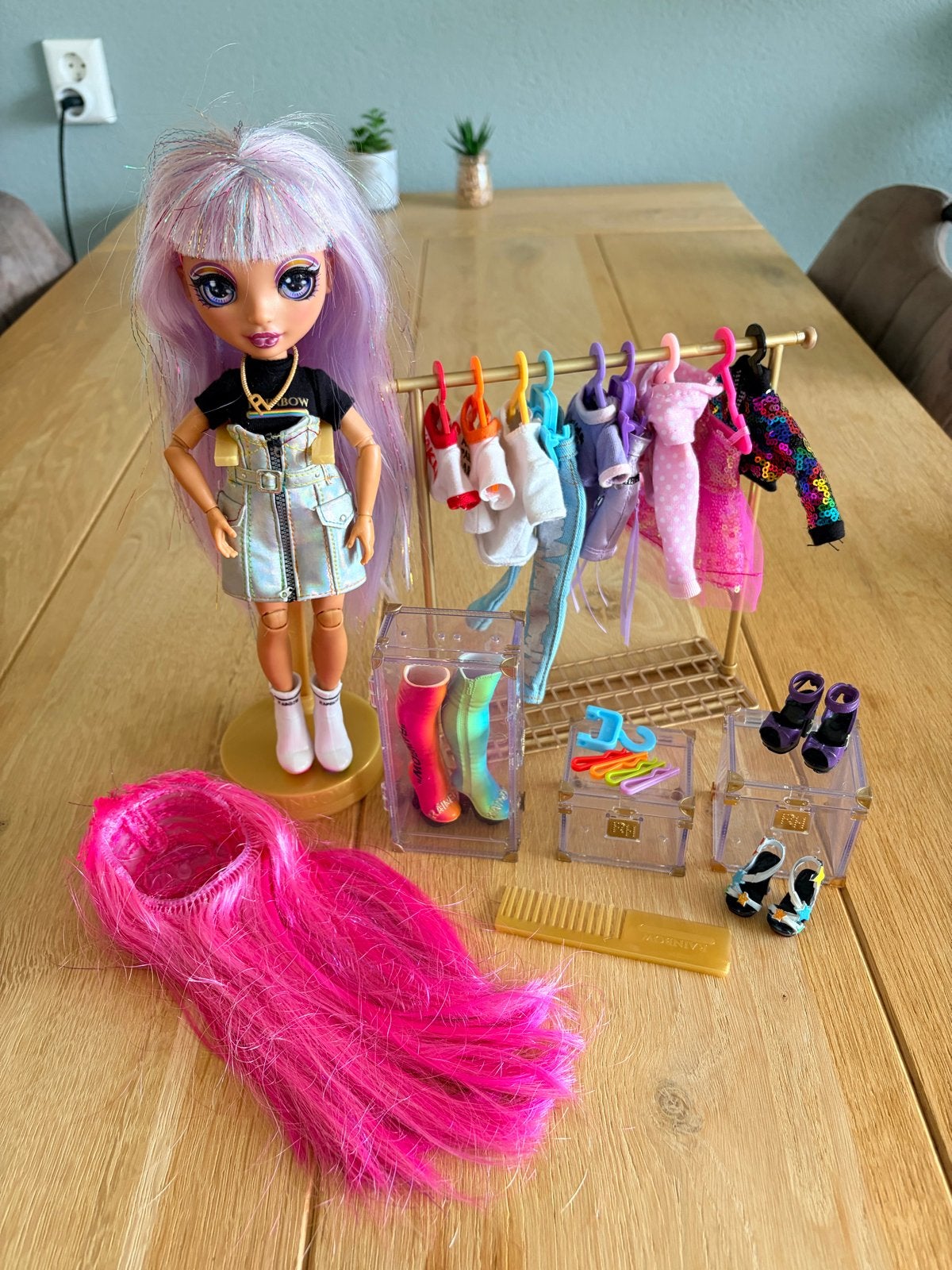 Rainbow high pop met kleding en accesiores., Verzamelen, Ophalen of Verzenden, Zo goed als nieuw, Pop