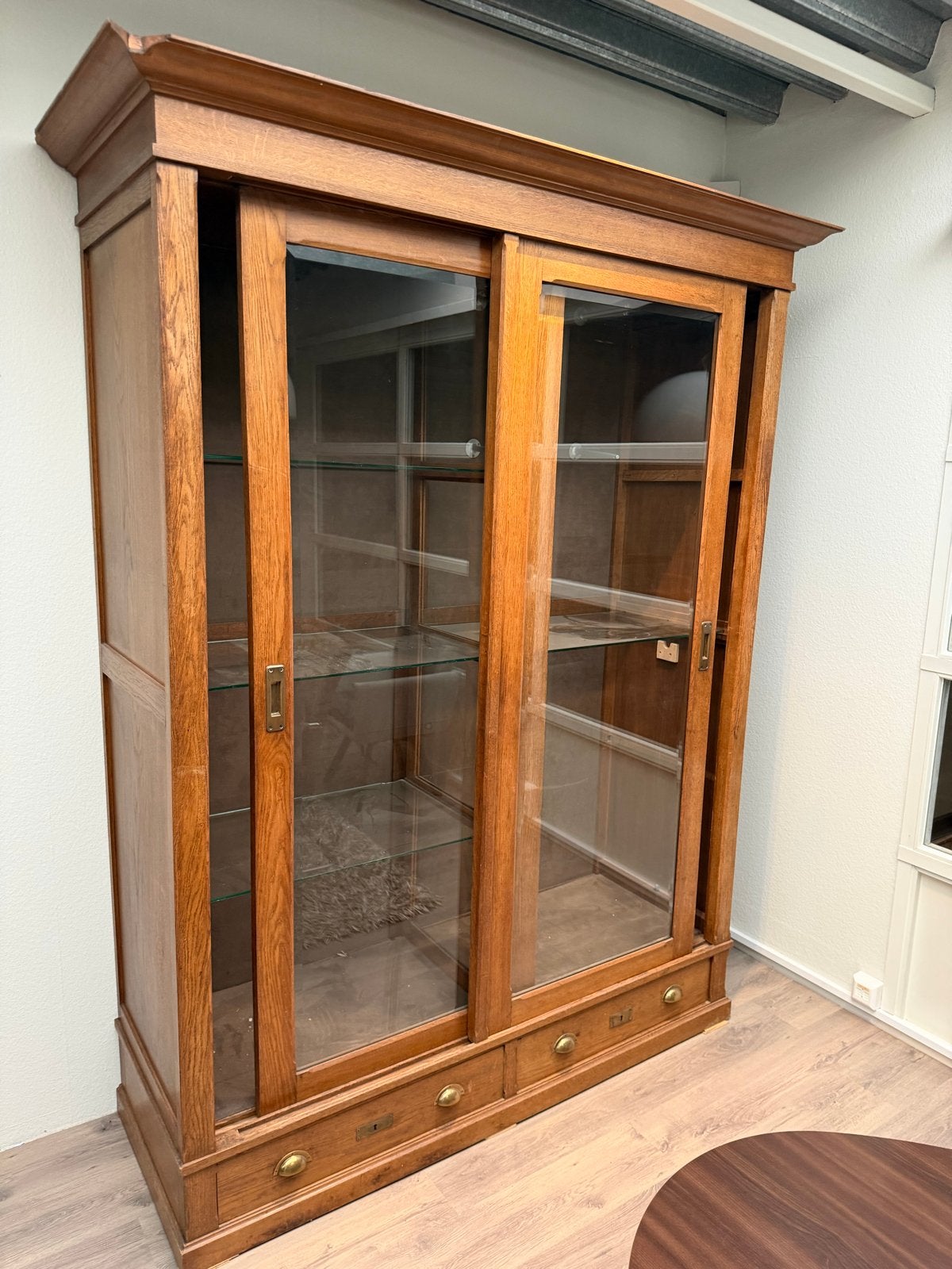 Antieke Houten Vitrinekast met Schuifdeuren, Ophalen of Verzenden