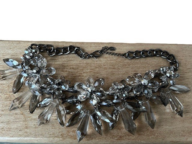 Zara Statement Ketting 3D Bloemen Gunmetal Collectors Item, Met kristal, Overige materialen, Verzenden, Zo goed als nieuw