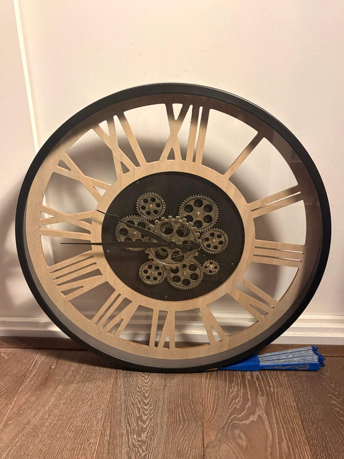 Wandklok met industrieel tandwiel design, Ophalen, Wandklok, Zichtbaar uurwerk, Analoog