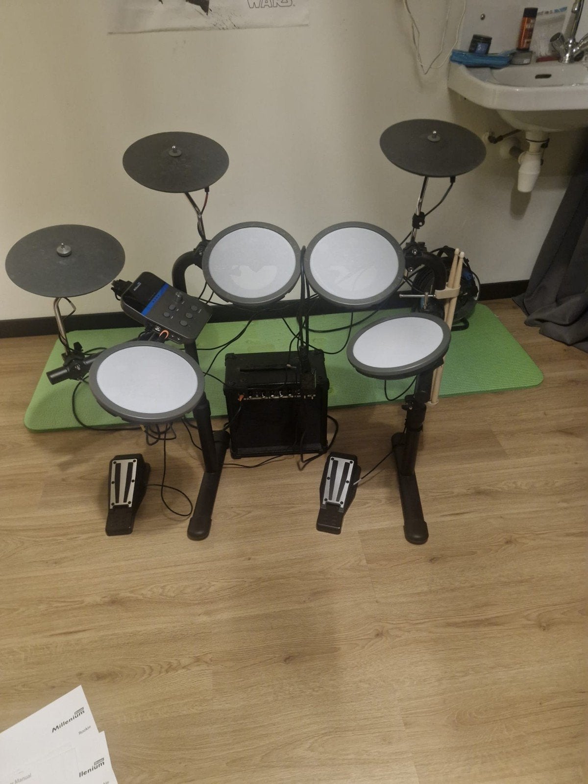 Millennium Rookie E-Drumset met versterker