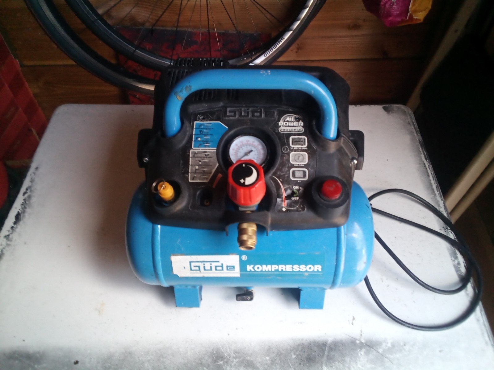 Gude compressor, Ophalen, 6 tot 10 bar, Zo goed als nieuw, Minder dan 200 liter/min