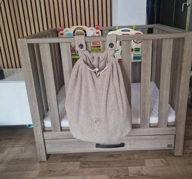 TWF Jasper Box hout met lade, Kinderen en Baby's, Boxen, Ophalen, Zo goed als nieuw, Rechthoekig, In hoogte verstelbaar