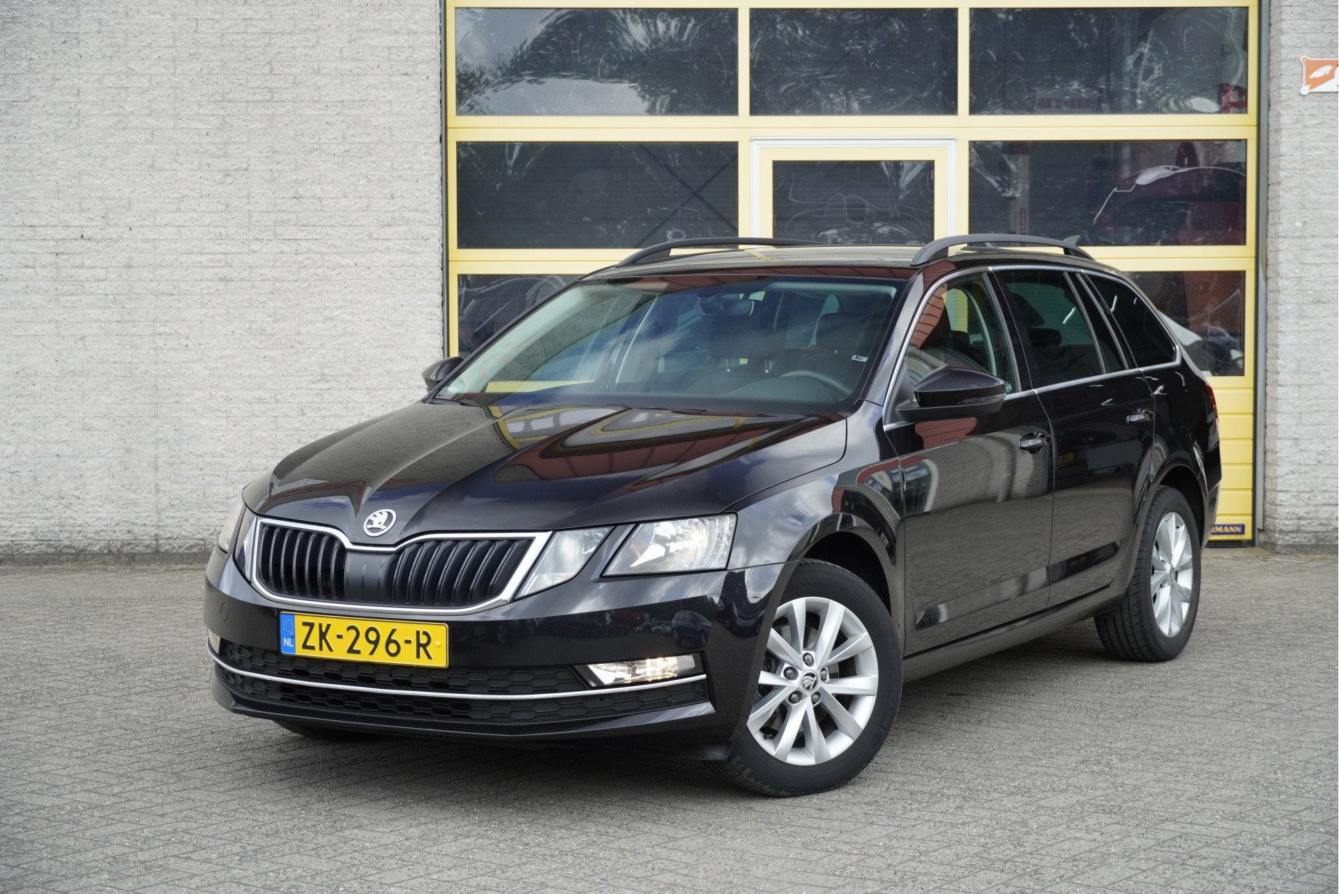 Skoda Octavia Combi 1.0 TSI Automaat! Ambition Business BJ20, Auto's, Automatische klimaatregeling, Gebruikt, Zwart, Origineel Nederlands