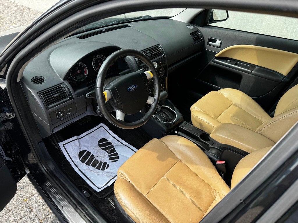 Ford Mondeo 2.0-16V Ghia|Origineel nl |lage km met nap|autom, Auto's, Ford, Mondeo, Metallic lak, Zwart, Euro 4