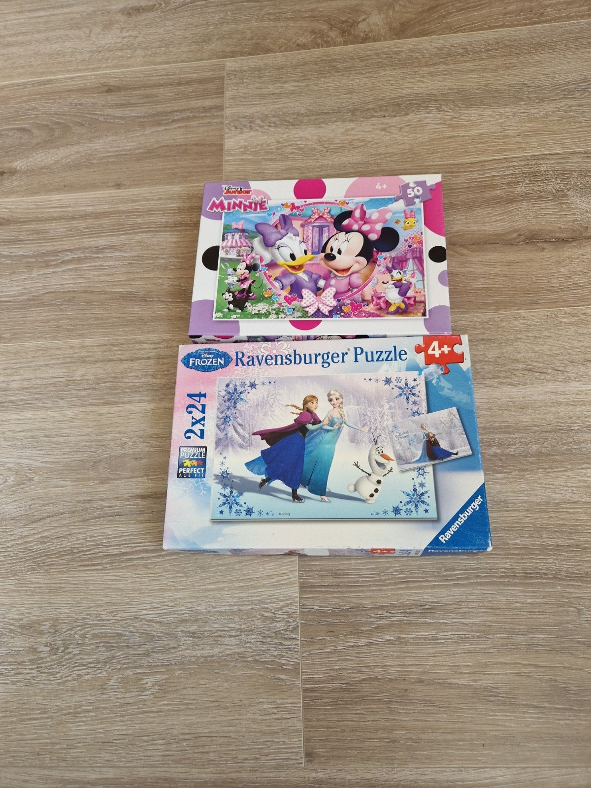 2 Ravensburger puzzels: Frozen (2x24) en Minnie Mouse (50), Ophalen of Verzenden, 10 tot 50 stukjes, Gebruikt, 4 tot 6 jaar