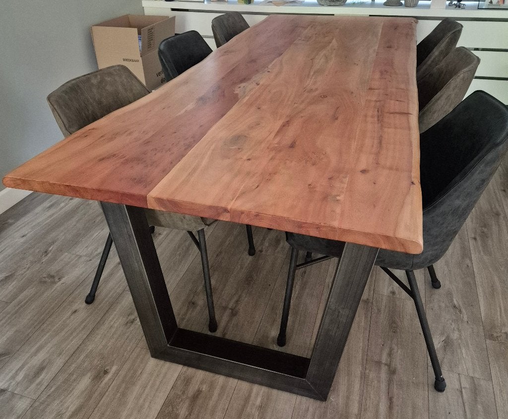 Eettafel acaciahout met stalen onderstel, Huis en Inrichting, 100 tot 150 cm, 200 cm of meer, Zo goed als nieuw, Vijf personen of meer