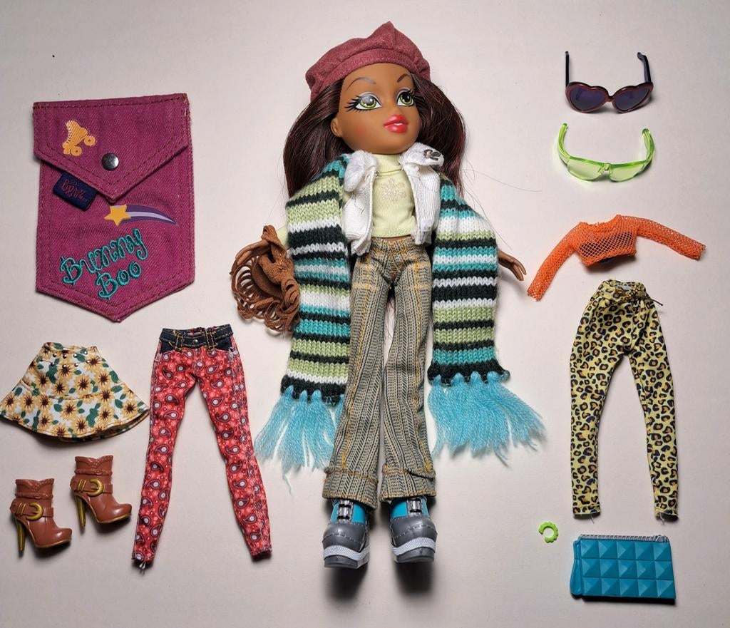 MGA Bratz Hello Winter Fun Sasha met extra's, Verzamelen, Poppen, Verzenden, Zo goed als nieuw, Fashion Doll