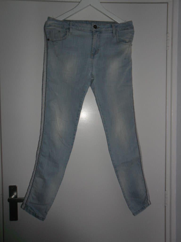 Maryley Lichte Spijkerbroek Met Witte Bies Maat M/44, Kleding | Dames, Spijkerbroeken en Jeans, Blauw, Ophalen of Verzenden, Zo goed als nieuw