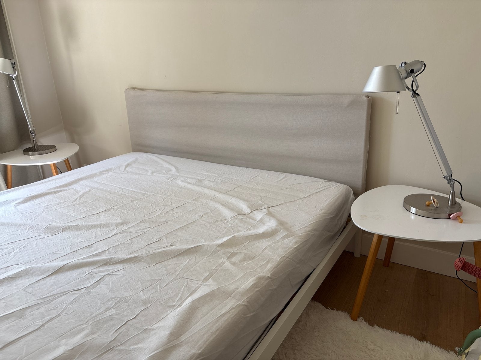 Ikea Tweepersoonsbed met stoffen hoofdbord, Huis en Inrichting, Slaapkamer | Bedden, Ophalen, Gebruikt, Tweepersoons, 140 cm