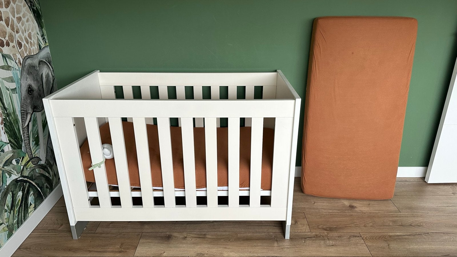 Complete babykamer set: kast, commode, ledikant en meer!, Ophalen, Zo goed als nieuw, Jongetje of Meisje