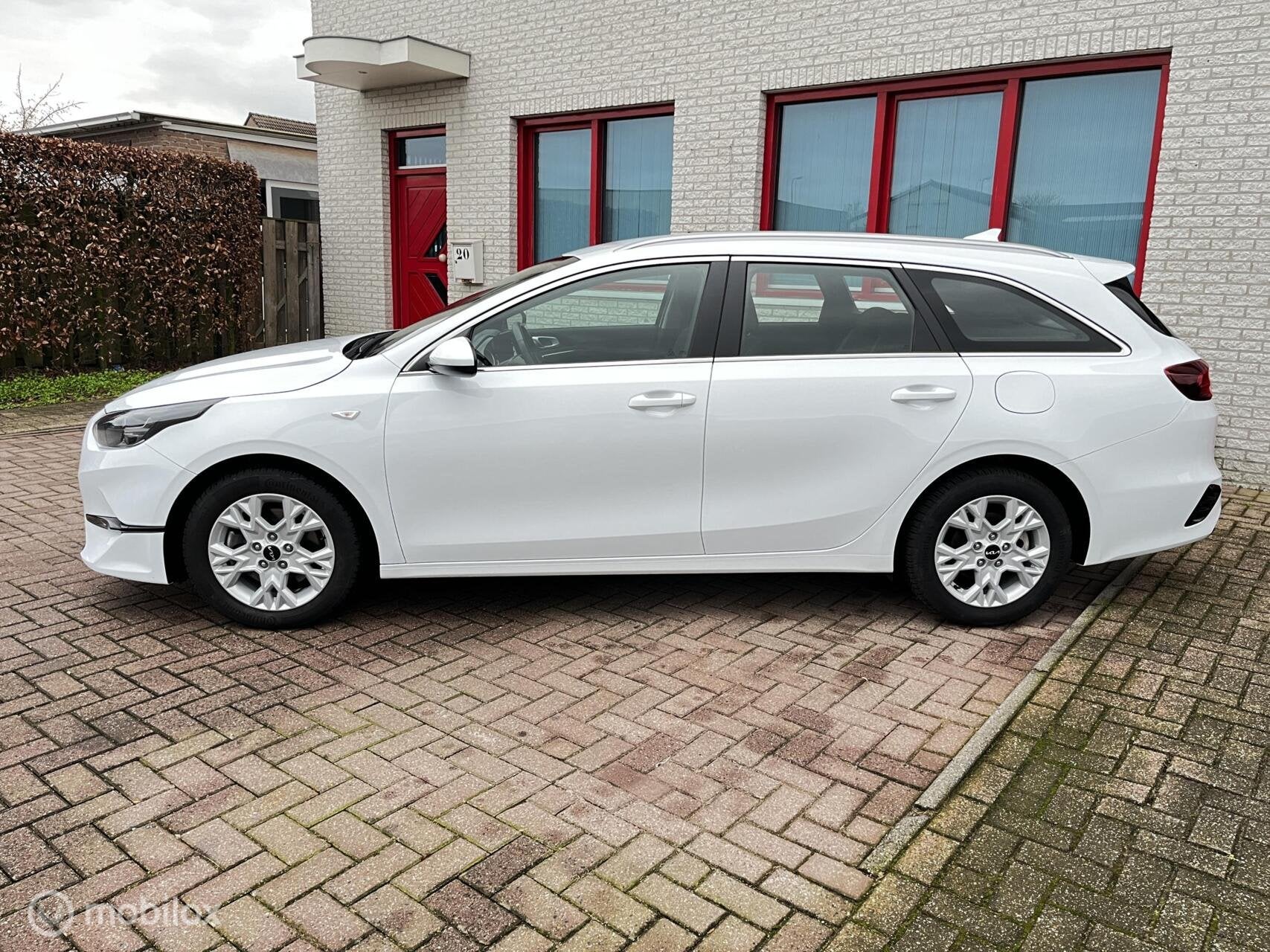 Kia Ceed Sportswagon 1.5 T-GDi DynamicLine NAVI/CAMERA/CRUIS, Voorwielaandrijving, Stof, Gebruikt, Zwart