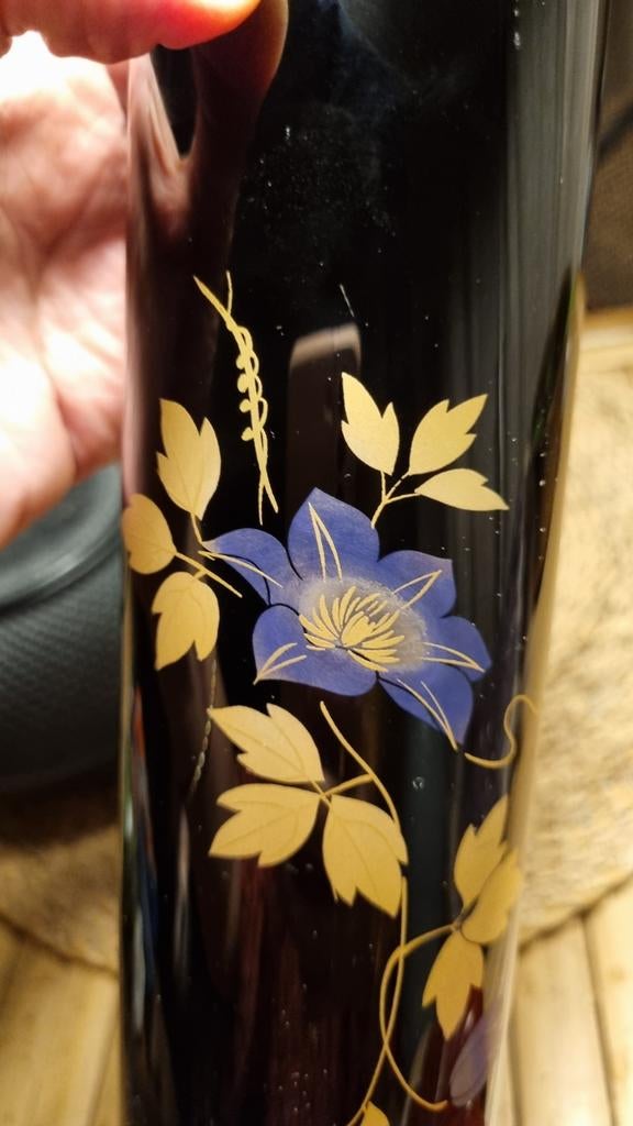 Zwarte Japanse  vaas met gouden en blauwe bloemdecoratie, Ophalen of Verzenden