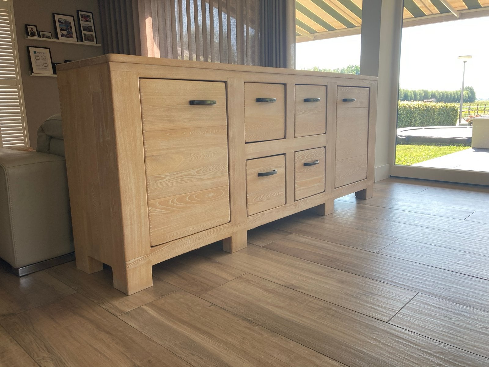 Massief houten dressoir/sideboard - 225x94,5x45 cm, Huis en Inrichting, Kasten | Dressoirs, Ophalen, Gebruikt, 200 cm of meer